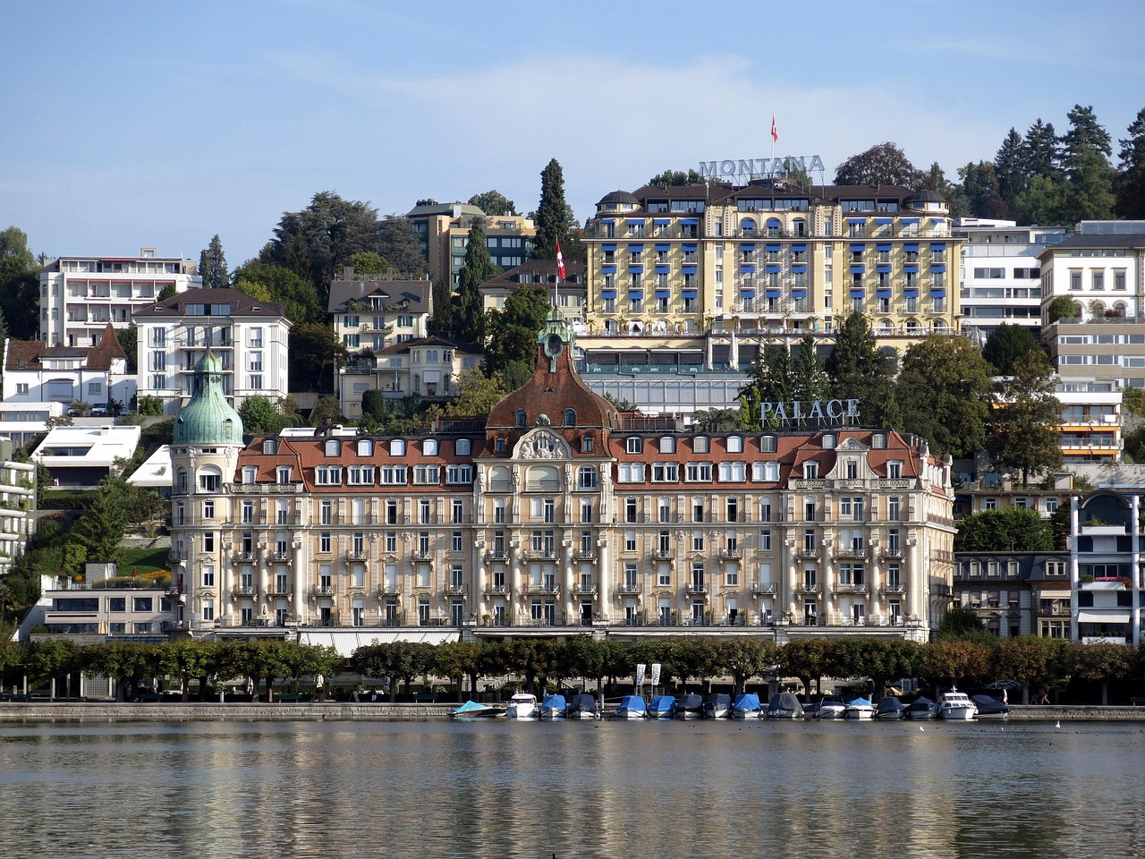 entdecken sie familienfreundliche hotels in der schweiz – perfekter komfort und aktivitäten für groß und klein inmitten atemberaubender alpenlandschaften.
