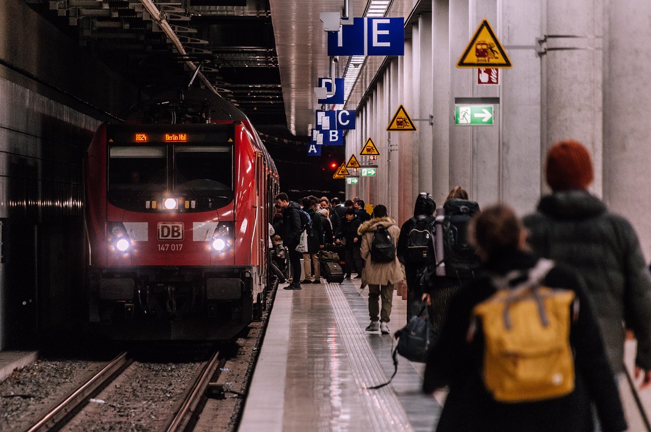 erleben sie das abenteuer des zugreisens – komfortable, umweltfreundliche und malerische reisen durch die atemberaubenden landschaften deutschlands und europas. entdecken sie die vorteile des schienenverkehrs und genießen sie unvergessliche ausblicke auf ihrer nächsten reise!