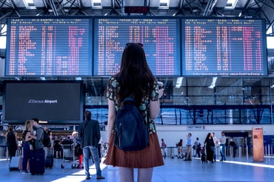 Wie plane ich eine stressfreie Flugreise im Jahr 2025?